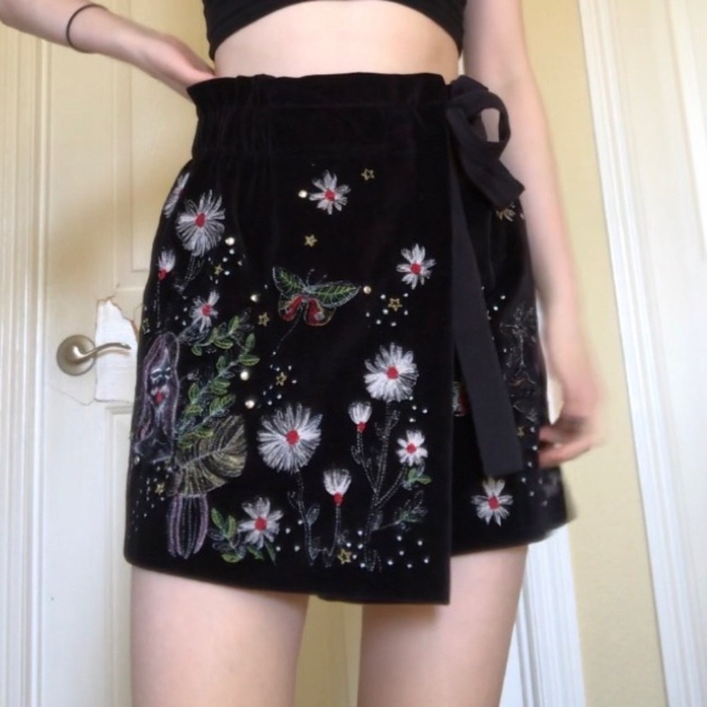 Embroidered Skirt/Shorts NWT